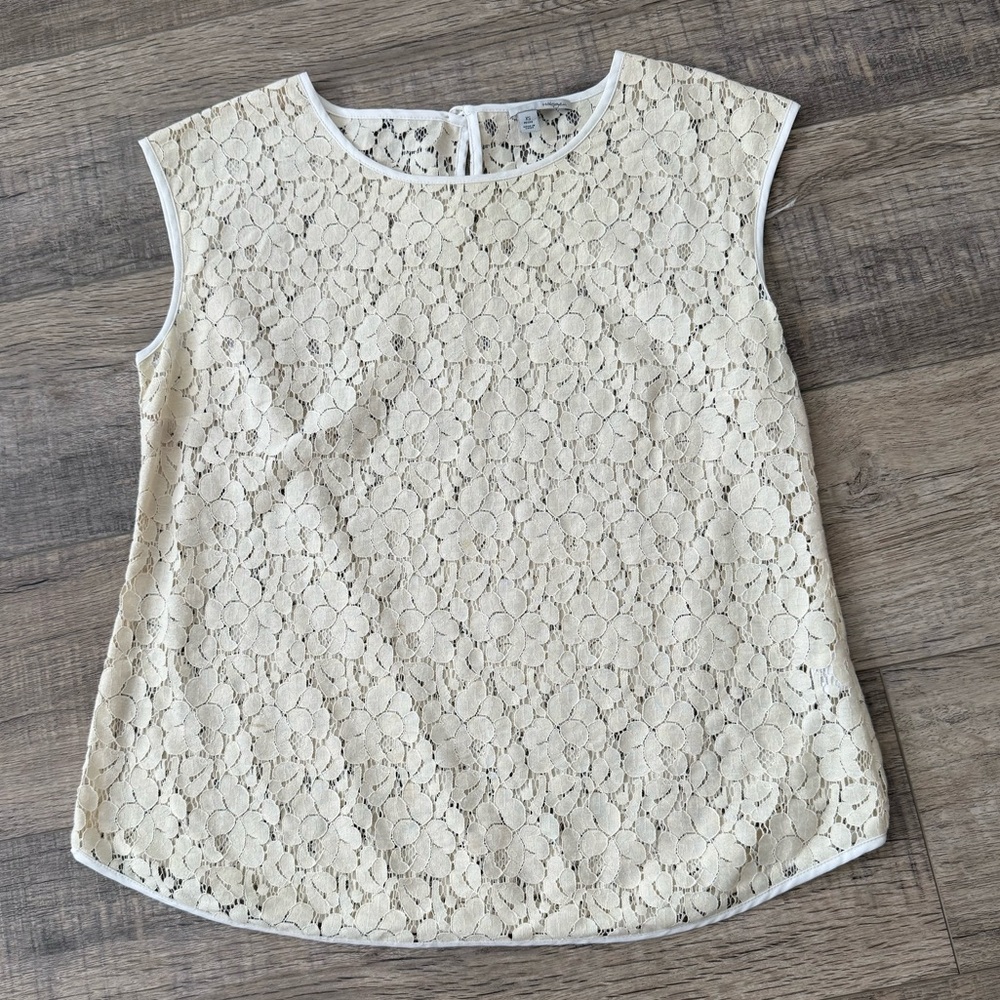 Halogen Cream Lace Sleeveless Top
